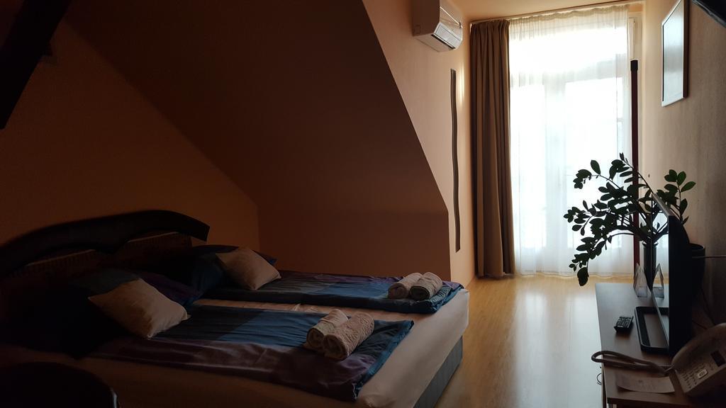 Hotel Palma Panzio Kaposvár Zewnętrze zdjęcie
