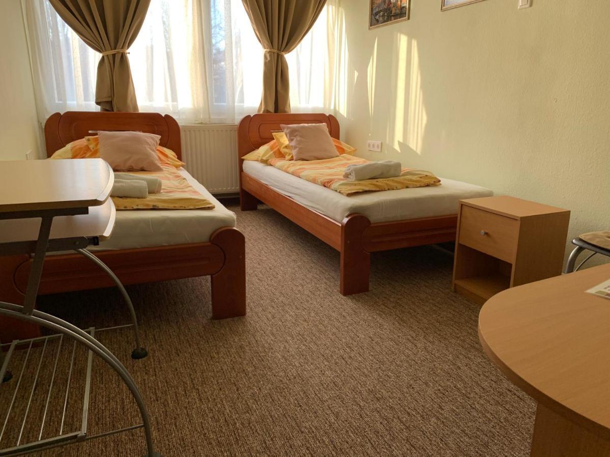 Hotel Palma Panzio Kaposvár Zewnętrze zdjęcie