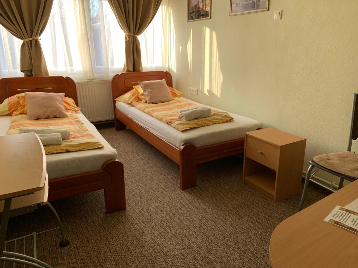Hotel Palma Panzio Kaposvár Zewnętrze zdjęcie